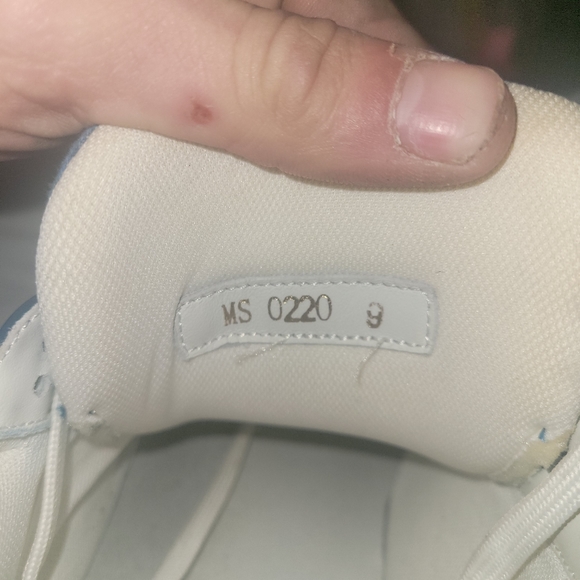 Louis vuittons size 9 men's shoes - Picture 6 of 6